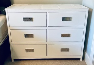 lot 125 image: White Tile Top 6 Drawer Dresser