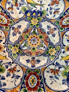 lot 195 image: Pretty Polychroom Delfts Platter