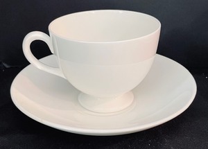 lot 204 image: White Wedgwood Cups and Saucers