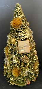 lot 214 image: Deck The Halls Holiday Decor
