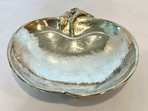 lot 172 image: Buccellati Sterling Footed Apple Shaped Dish