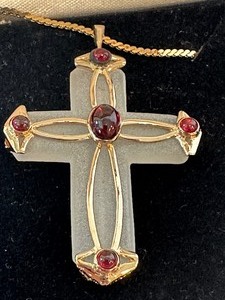 lot 174 image: Franklin Mint Sterling Silver Cross Necklace