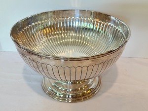 lot 166 image: Vintage Large Silver Plate Footed Bowl