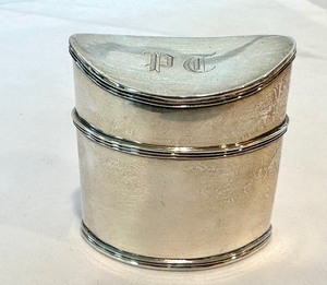 lot 158 image: Tiffany and Co Monogrammed Sterling Silver Petite Vanity Box