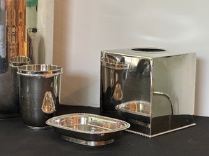 lot 130 image: Paradigm Trends Regal Bead Bathroom Set including Paradigm Trends Regal Bead Waste Basket