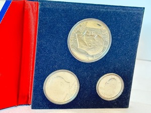 lot 94 image: United States Bicentennial Coin Proof Set