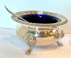 lot 88 image: Pair of Vintage English Silver Plated Master Salts with Cobalt Blue Glass Inserts and Sterling Silver Salt Spoons