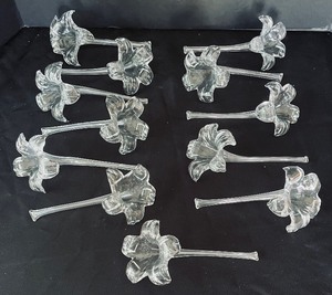 lot 235 image: 12 Glass Floral Stems and 2 Vases