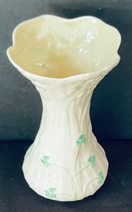 lot 237 image: Belleek Classic Daisy Spill Vase