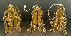 lot 245 image: The Danbury Mint Gold Christmas Ornament Collection