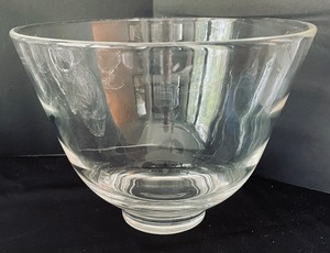lot 255 image: Crystal and Clear Glass Grouping