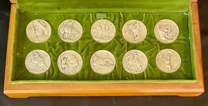 lot 258 image: The Sculpture of Frederic Remington Recreated in a Limited Edition of Pure Silver Art Medals from the 21 Club Gallery of Western Art