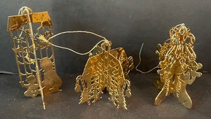 lot 264 image: The Danbury Mint Gold Christmas Ornament Collection