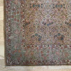 lot 265 image: Remarkable Vintage Rug