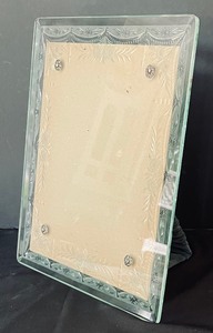 lot 271 image: Elegant Vintage Etched Glass Frame