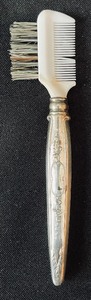 lot 279 image: Sterling Silver Handled Vanity Items