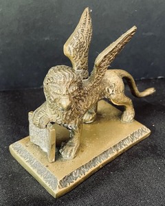 lot 280 image: Vintage Brass Lion Figurine