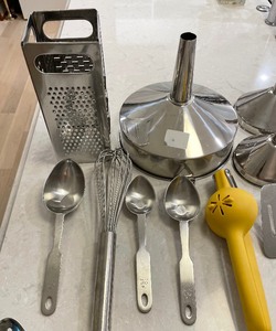 lot 291 image: Variety of Kitchen Utensils