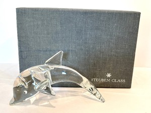 lot 58 image: Steuben Crystal Porpoise Figurine