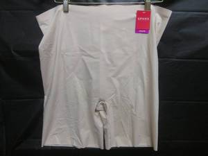 lot 65 image: (EC1) Spanx Womens Stretch Shorts ...