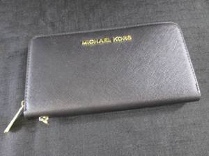 lot 113 image: (EC1) Michael Kors Womens Wallet -...