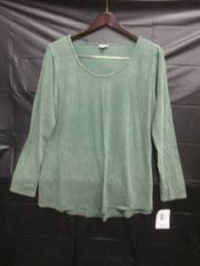 lot 137 image: (EC1) Lula Roe Long Sleeve Top Size...