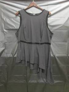 lot 154 image: (RCK) Torrid Top Size 2 2X (18-20) ...