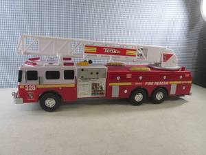 lot 211 image: (C-3) Large Tonka Fire Truck 32 Lo...