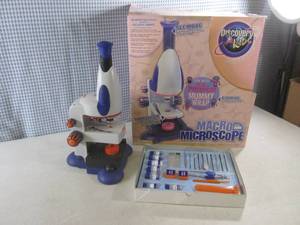 lot 213 image: (EW6) Discovery Kids Macro Microsco...