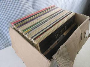 lot 224 image: (F-1) Box of Assorted Vintage Recor...