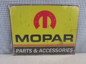 lot 248 image: (EC1) Mopar Parts & Accessories Tin...