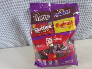 lot 277 image: (B-3) 55pc Bag Bite Size Candy 1 po...