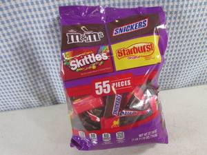 lot 278 image: (B-3) 55pc Bag Bite Size Candy 1 po...