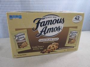 lot 281 image: (C-1) Case 42 Pouches Famous Amos C...