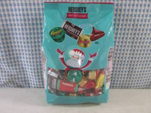lot 307 image: (B-3) 2 Pound Bag Hersheys Candy D...