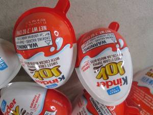 lot 320 image: (B-1) 12 Kinder Joy Best by Mar 202...