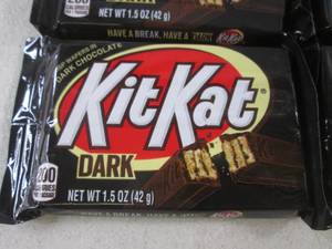 lot 328 image: (B-1) 12 Kit Kat Dark Candy Bars Be...