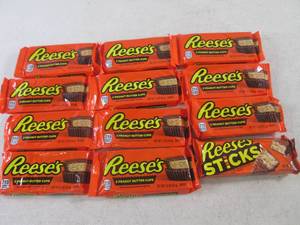 lot 337 image: (B-3) 11 Reeses Peanut Butter Cups ...