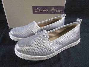 lot 41 image: (BS) Clarks Soft Cushion Gold Metal...