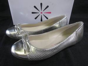 lot 42 image: (BS) Isaac Mizrahi Live Cap Toe Le...