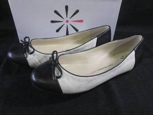 lot 43 image: (BS) Isaac Mizrahi Live Cap Toe Le...