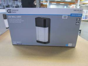 lot 119 image: Commercial Electric 19-Watt Black Outdoor Integrated LED Classic Wall Pack Light with Dusk to Dawn Control (OPEN BOX)