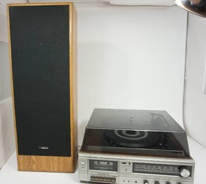 lot 1 image: Realistic AMFM Stereo Cassette Music System