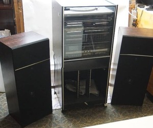 lot 2 image: LXI Series Compact Stereo AM-FM Radio Phonograph And Tape
