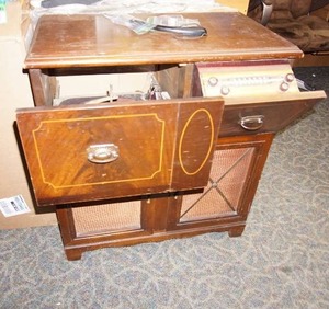 lot 3 image: Silvertone  AM-FM Radio And Phonograph