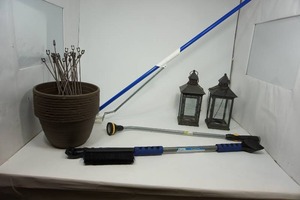 lot 119 image: Lot Of Outdoor Misc. Items