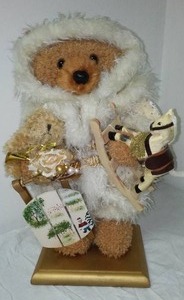 lot 43 image: Grandeur Noel Vintage Christmas.