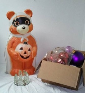 lot 59 image: Holliday Decor And More.