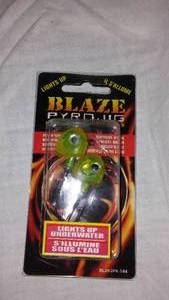 lot 117 image: Blaze Pyro Jig Light Up Lures (18)