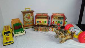 lot 126 image: Vintage Fisher Price toys (6)